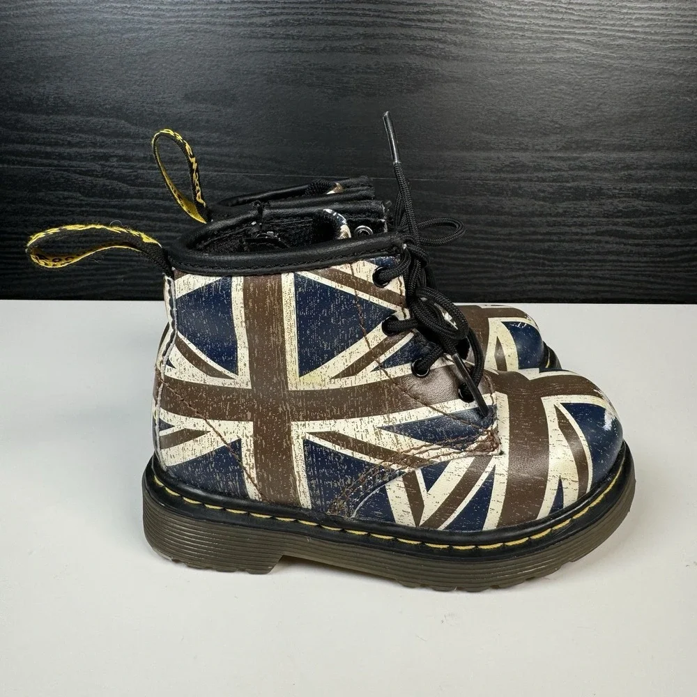 Dr  Martens Boots BRITISH FLAG Delaney Union Jack US 6 UNISEX Kids Toddler Laces